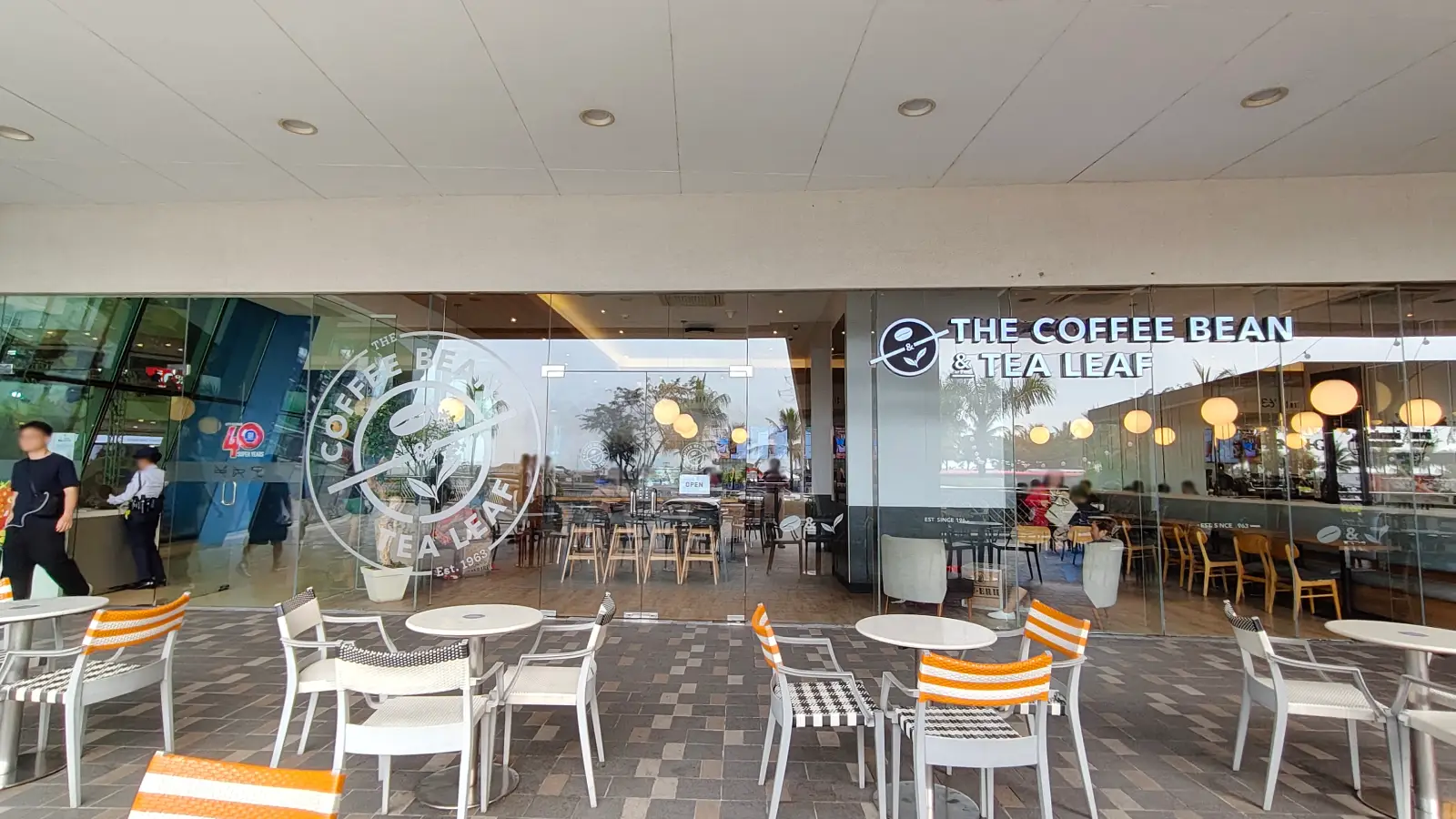 THE COFFEE BEAN & TEA LEAF in SM Mall of Asia